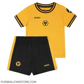 Wolves Replik Heimtrikot Kinder 2024-25 Kurzarm (+ Kurze Hosen)